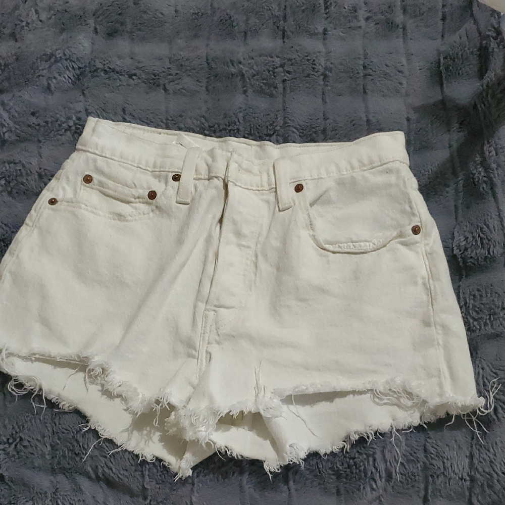 Levi's Women's White Denim Shorts - Picture 2 of 4